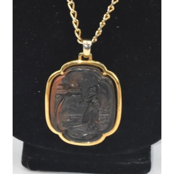 Trifari Asian Oriental Faux Tortoise Shell Lucite Geisha Pendant Necklace - Picture 3 of 4